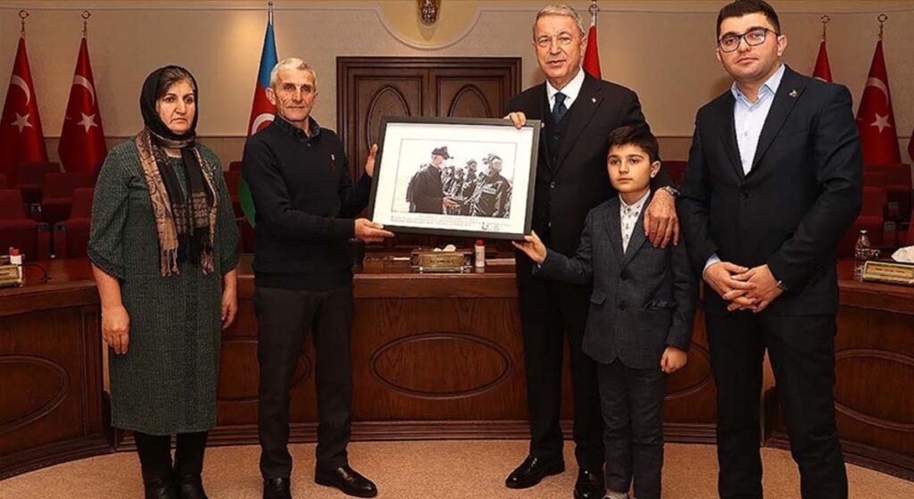 Akar, “topraklarını kurtarma” Sözünü Tutan Azerbaycanlı Şehit Subayın Ailesi İle Bir Araya Geldi