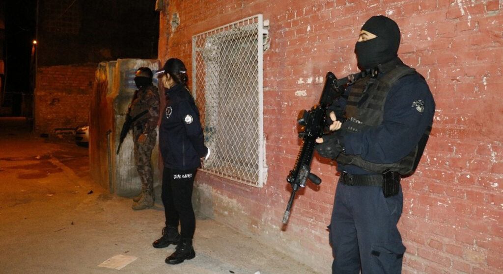 İstanbul’da DEAŞ ve PKK Operasyonlarında 16 Şüpheli Yakalandı