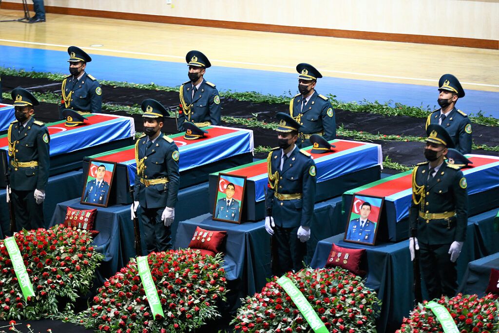 Azerbaycan Şehitlerini Yolcu Ediyor