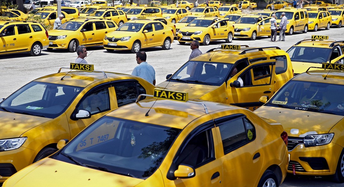 Yuh Artık Trafikte Çakarlı Taksi