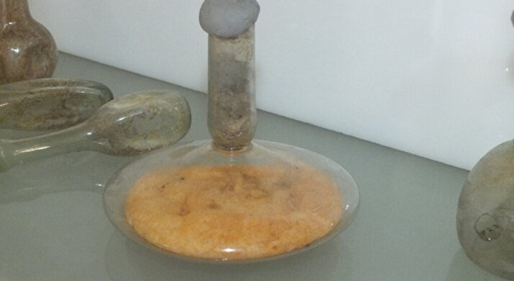 17 Yüzyıllık Cam Fanustan Zeytinyağı Çıktı