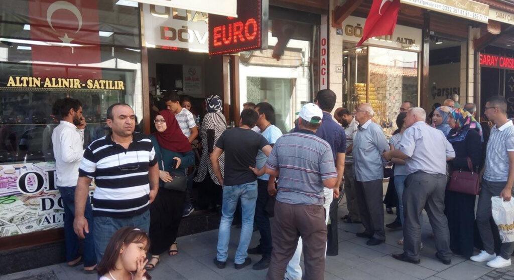 Dövizden Kaçan Kaçana