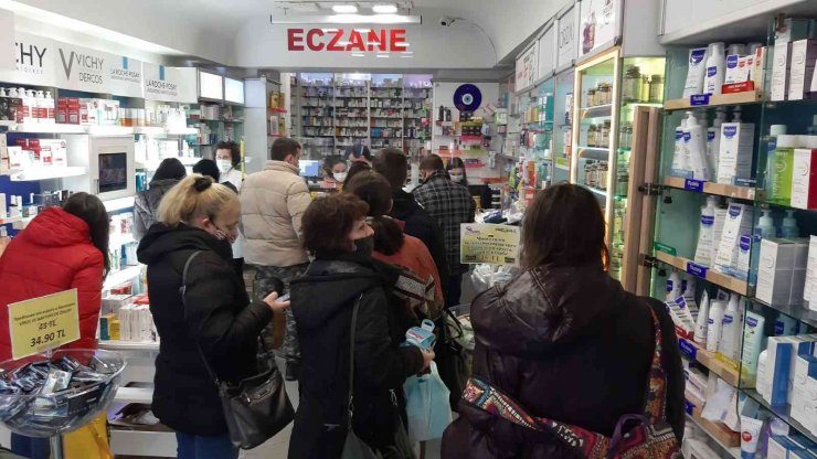 Alışverişe Gelen Bulgarlar, Eczanelere Akın Etti!