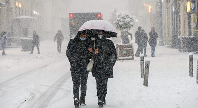İstanbul’da Kar Yağışı Başladı Meteoroloji Uyardı