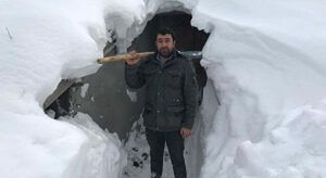 Kar 1,5 Metre Yağınca Evler ve Araçlar Kara Gömüldü