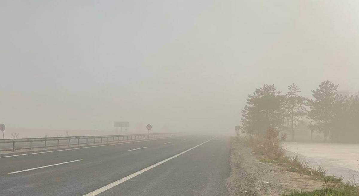 Kum Fırtınası Trafiği Alt Üst Etti