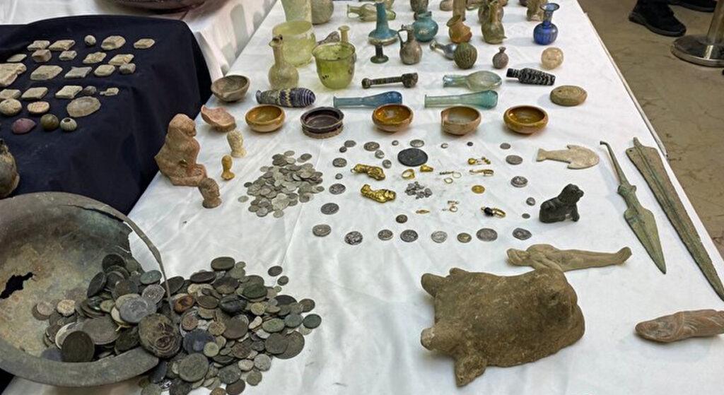 Lidya Dönemi Ait Eserler Ele Geçirildi