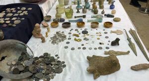 Lidya Dönemi Ait Eserler Ele Geçirildi