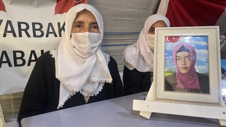 70 Sene De Geçse Seni Almadan Buradan Gitmeyeceğim
