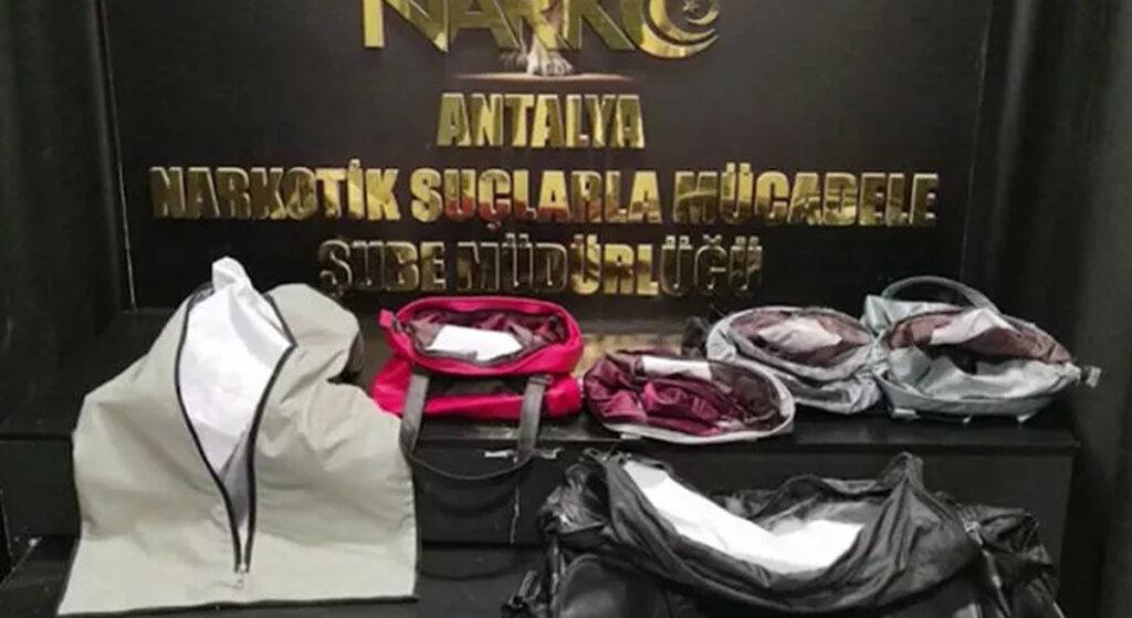Bolivya’dan Getirdiği 4,5 Kilo Kokainle Havalimanında Yakalandı