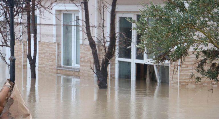 Edirne’de Evler Suya Gömüldü