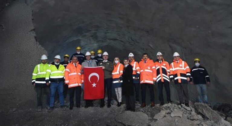 Mesafe Kısalacak! Bakan Karaismailoğlu Duyurdu: Işık Göründü