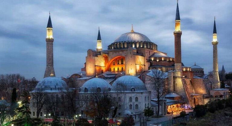Ayasofya Hala ‘Müze’ Olarak Gösteriliyor!