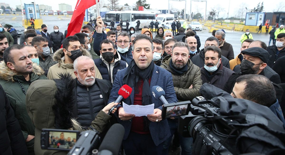 Tır şoförleri, Ambarlı Limanı’na Girişte Ücret Alınmasını Protesto Etti