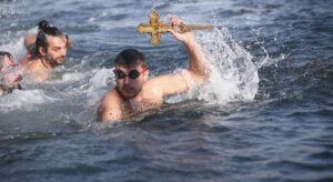 Haliç’te Haç Çıkarma Töreni Düzenlendi