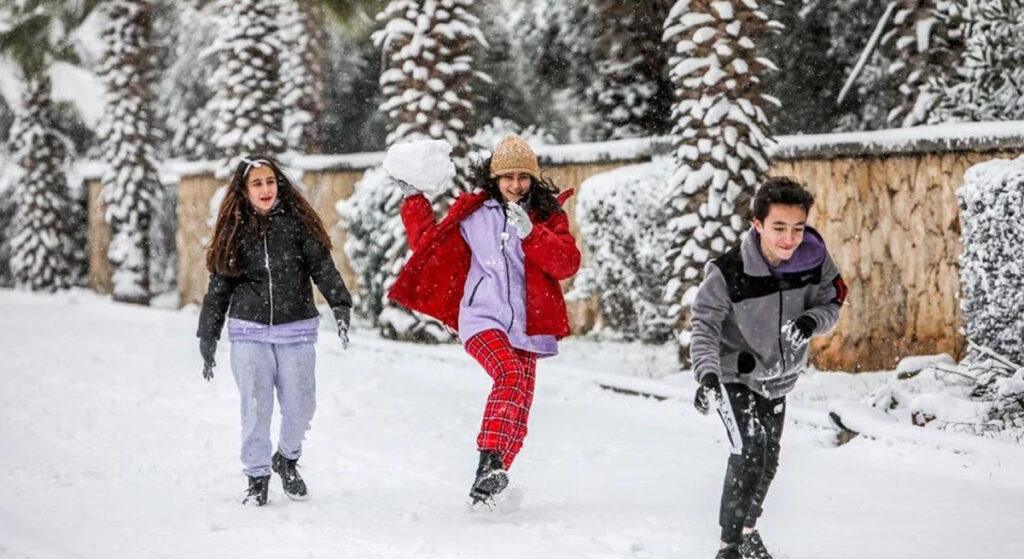 Antalya’ya 29 Yıl Sonra Kar Yağdı