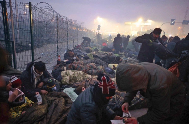 Polonya, Mültecileri Engellemek İçin Sınra Duvar Örüyor