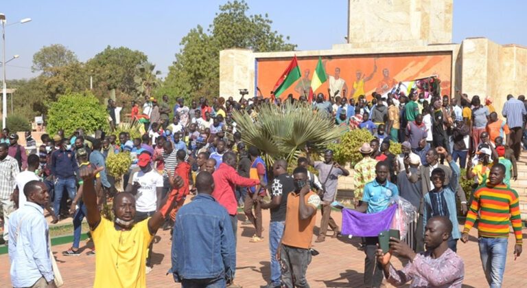 Devrik Cumhurbaşkanının Serbest Bırakılmasını Talep Etti… “ECOWAS” Burkina Faso’nun Üyeliğini Dondurdu ve Ouagadougou’ya Askeri Bir Heyet Gönderdi