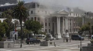 Parlamento Binasında Yangın Çıktı