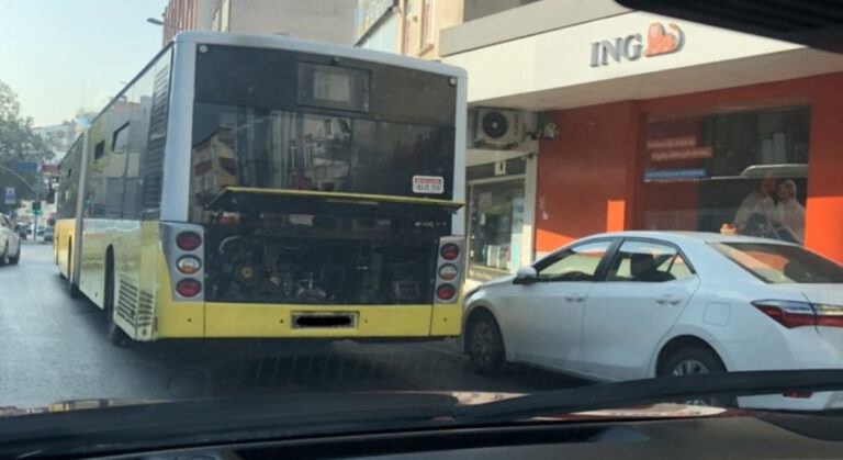 İBB Yönetimindeki İETT Otobüsleri Yanıyor