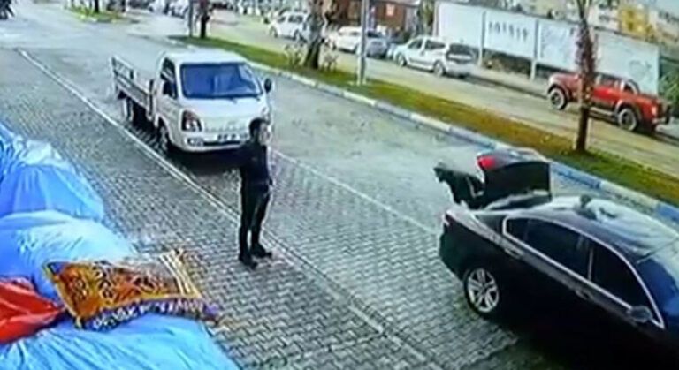 Antalya’da Patron Arabası Kirlenmesin Diye İşçsini Bagajda Taşıdı