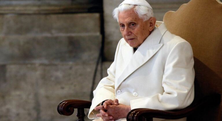 Cinsel Saldırıların Üzerindeki Örtünün Geçmişi Emekli On Altıncı Benedict’in Peşinde