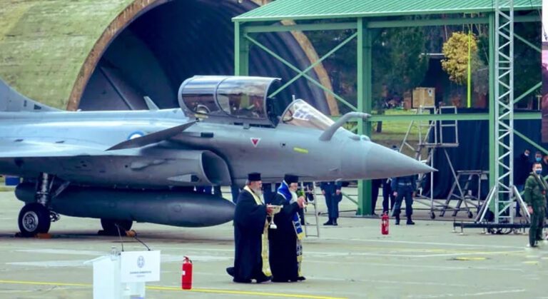Yunan Rahipler Fransa’dan Gelen Uçakları ‘Kutsadı’