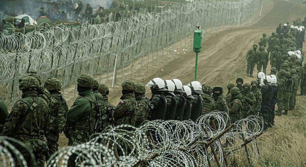 Belarus Sınırına Bir Duvarda Polonya’dan!