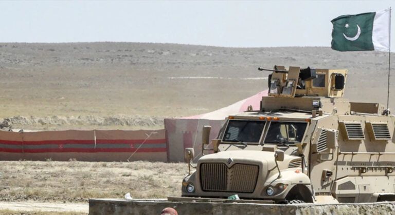 Belucistan’da 10 Pakistan Askeri Öldü