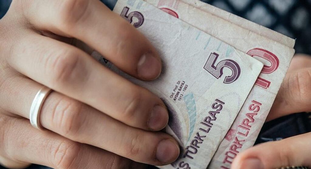 Erkek Maaşından Gizlice Annesine Yardım Etmesi Eşinin Hakkına Girer mi?