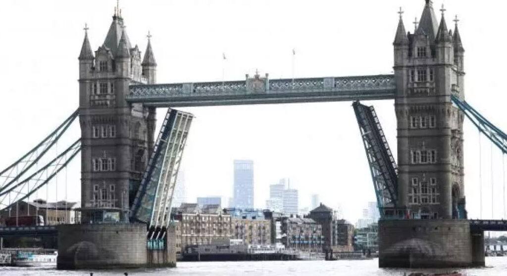 Londra’da alarm! Köprüler kapatıldı