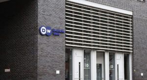 Deutsche Welle 2 Filistinli Gazeteciyi Daha İşten Çıkardı!