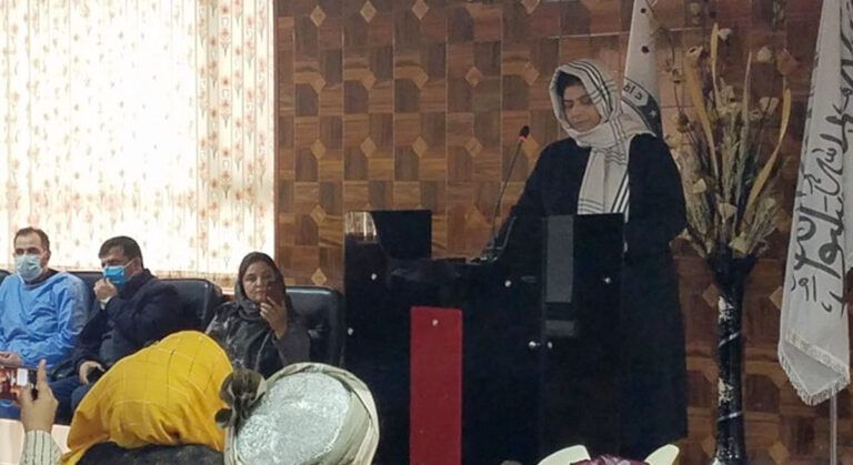 Afganistan’da Bir Kadın Doktor Hastane Yöneticisi Olarak Atandı