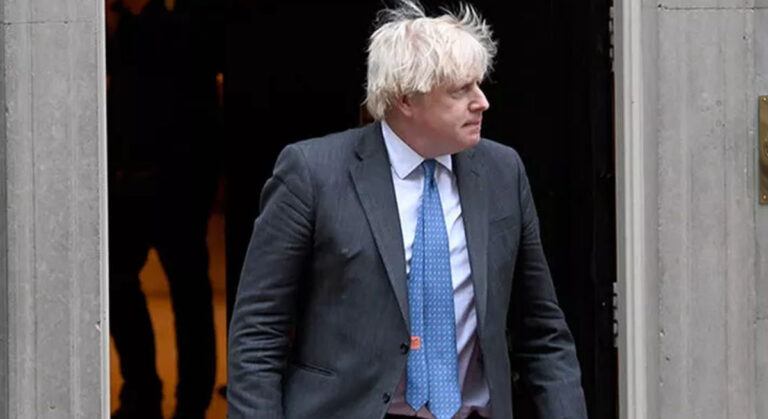 İngiltere’de İstifa Depremi! Peş Peşe Görevi Bıraktılar