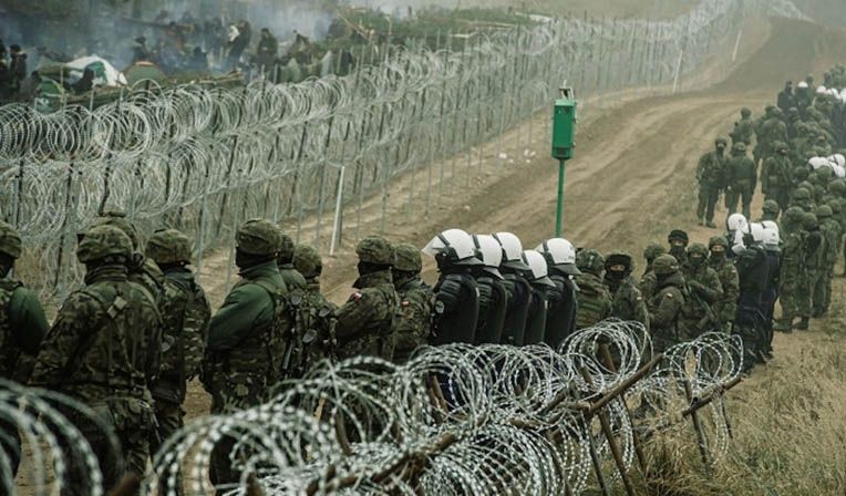 Polonya Ordusu Mültecileri Katlediyor