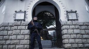 Fransa Ramazan Ayında İki Camiyi Kapattı!