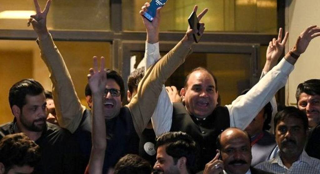 Yüksek Mahkeme Kararından Sonra Pakistan’da Olacaklar