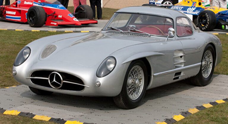 Klasik Otomobil Rekor Fiyata Satıldı