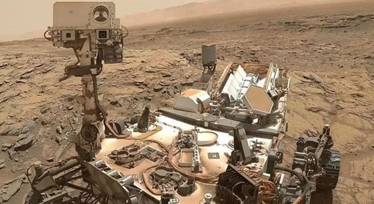 Marstan Gelen Gizemli Kapı Fotoğrafı Dünya’yı Şaşırttı
