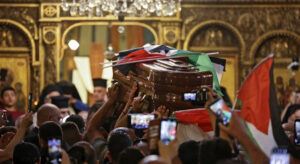 İsrail Askerleri Tabutu Taşıyanlara Saldırdı