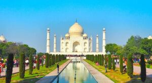 Müslümanlar Sokaklarda Ezan Okumaya Başladı