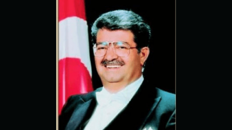 TURGUT ÖZAL KİMDİR?