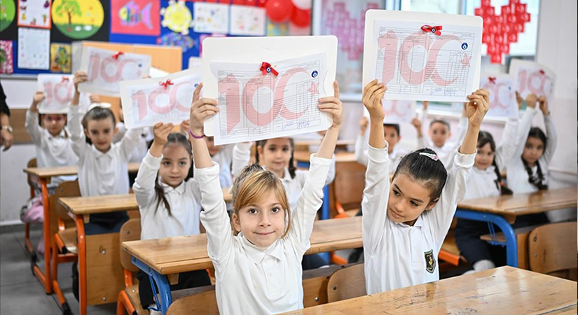 Öğrencilerde Karne Heyecanı: Yarıyıl Tatili Başladı