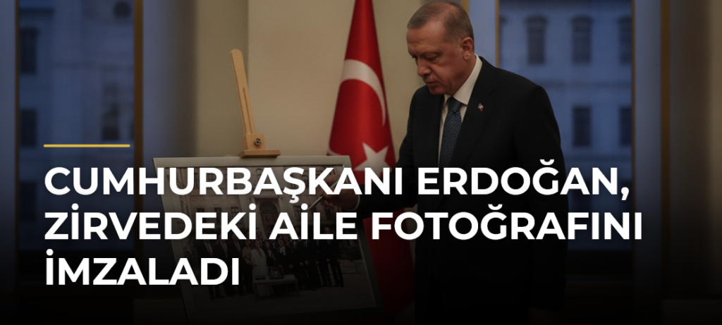 Cumhurbaşkanı Erdoğan, zirvedeki aile fotoğrafını imzaladı