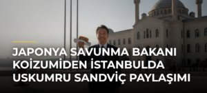 Japonya Savunma Bakanı Koizumiden İstanbulda uskumru sandviç paylaşımı